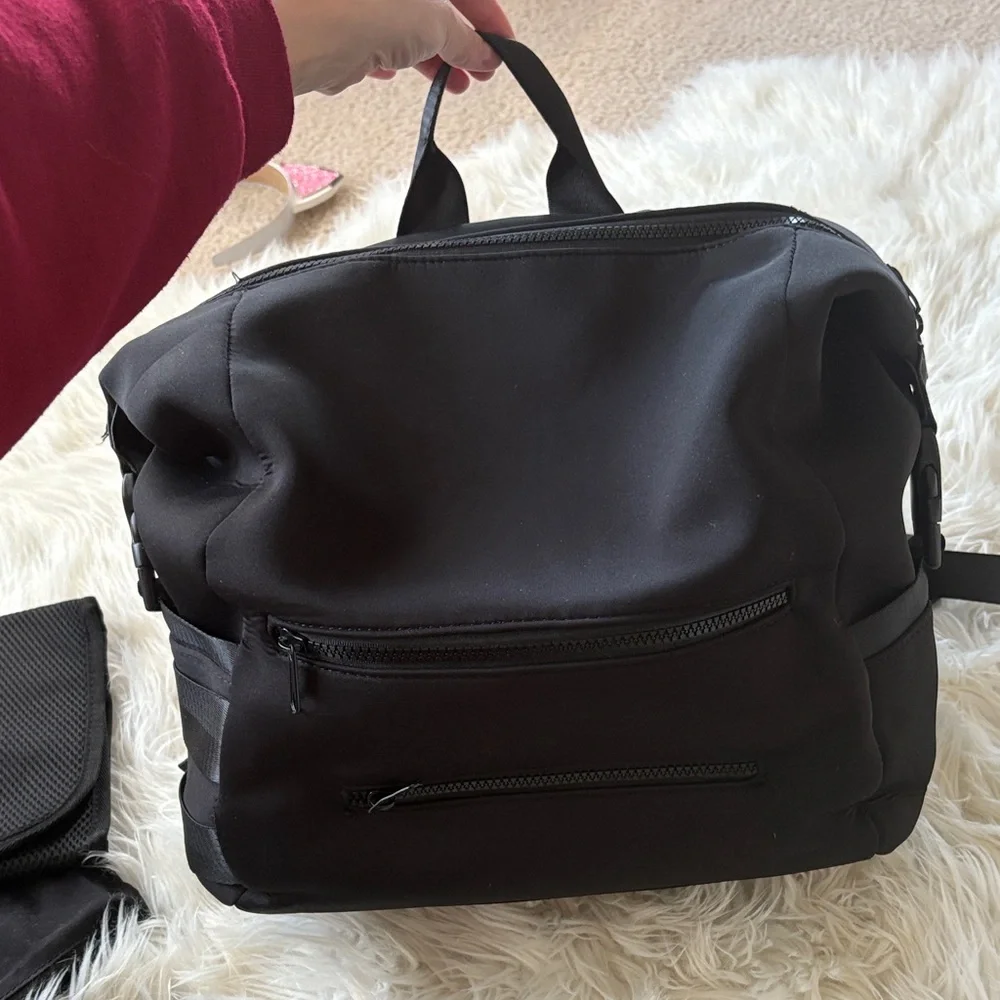 The best diaper bag! Neoprene black! Like new
